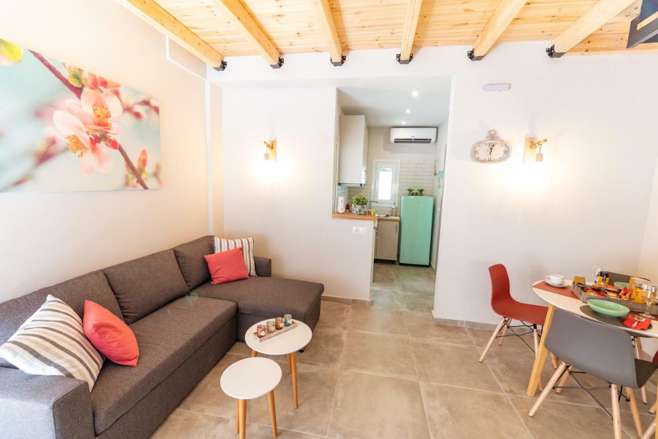 Mantisses 3 Apartment Kalamata Bagian luar foto