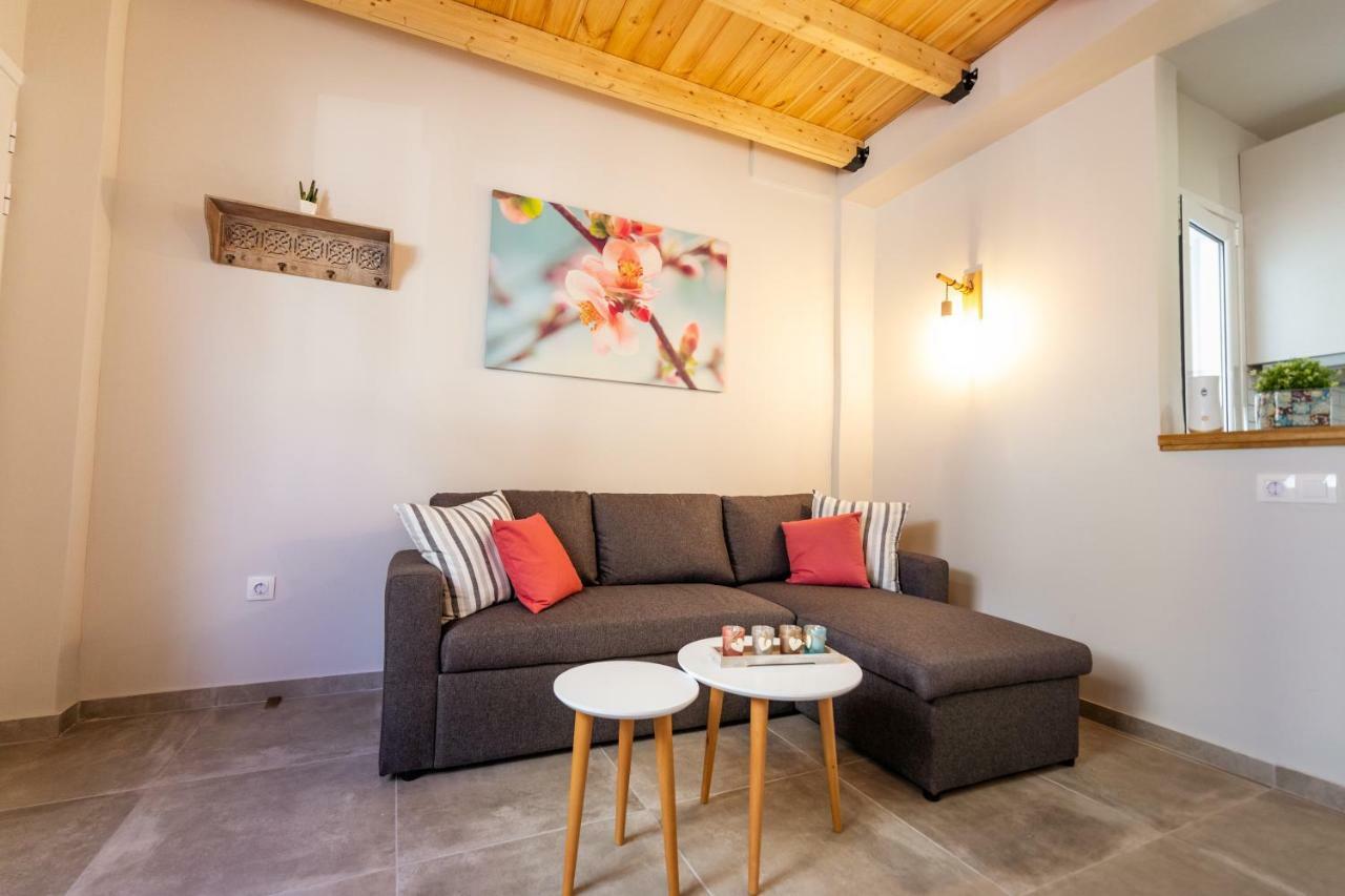Mantisses 3 Apartment Kalamata Bagian luar foto